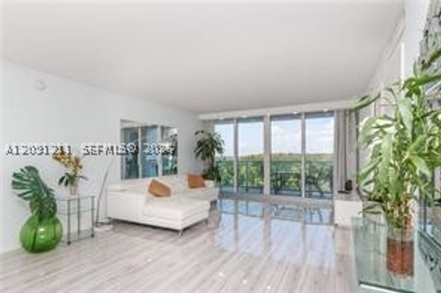 100 Bayview Dr 521, Sunny Isles Beach, FL 33160
