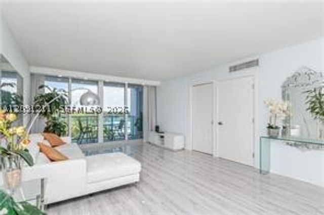 100 Bayview Dr 521, Sunny Isles Beach, FL 33160
