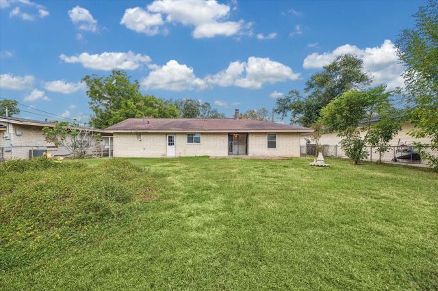 1727 Salford Drive, Houston, TX 77008