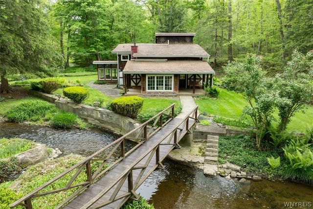 80 Hilltop Dr, Elma, NY 14059