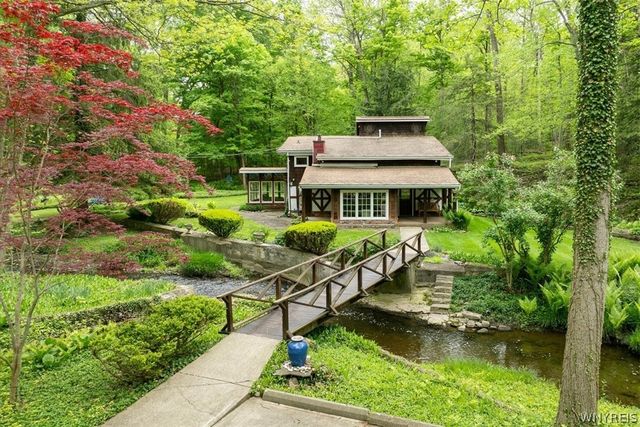 80 Hilltop Dr, Elma, NY 14059