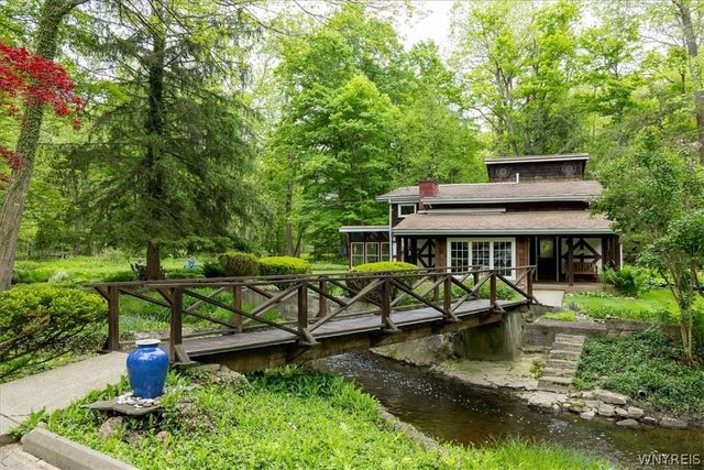 80 Hilltop Dr, Elma, NY 14059