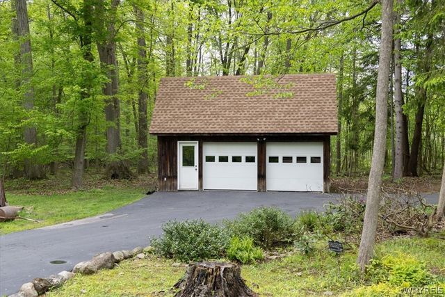 80 Hilltop Dr, Elma, NY 14059