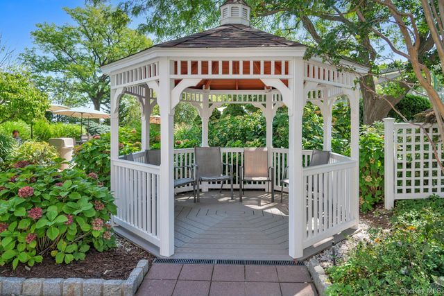 27010 Grand Central Parkway 16S, Floral Park, NY 11005