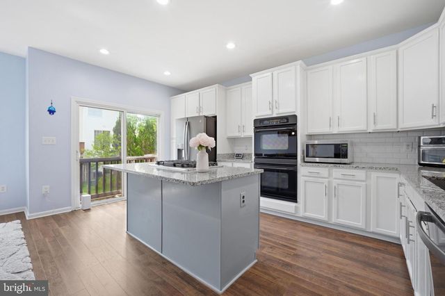 13511 LAVENDER MIST LN, Centreville, VA 20120