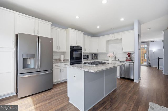 13511 LAVENDER MIST LN, Centreville, VA 20120