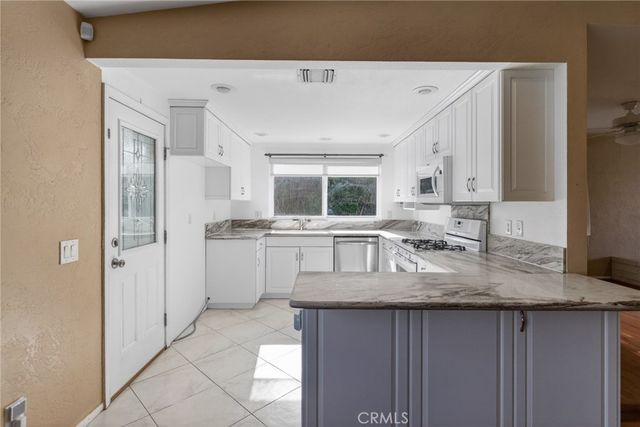22155 De Berry Street, Grand Terrace, CA 92324