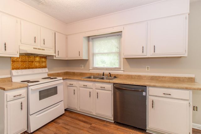 212 Farmhill Drive, Summerville, SC 29483