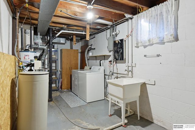 1328 Washington Street, Omaha, NE 68107