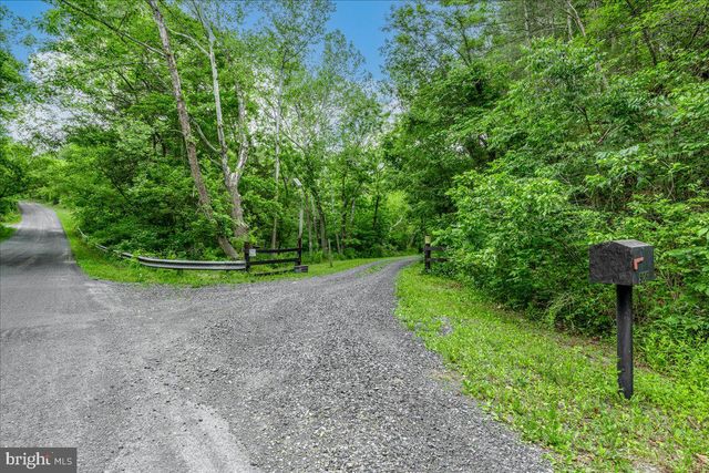 906 CAUTHORN MILL DR, Middletown, VA 22645