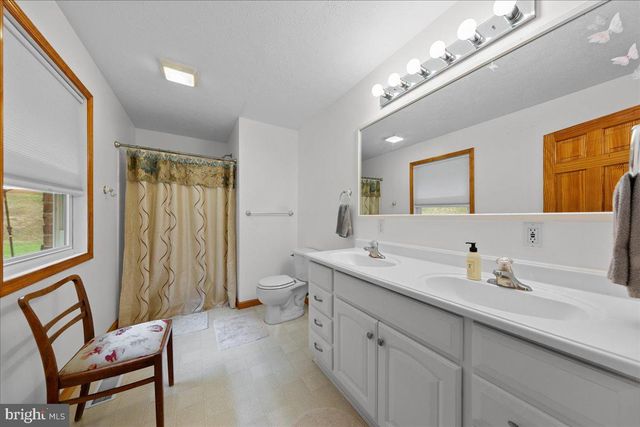 906 CAUTHORN MILL DR, Middletown, VA 22645