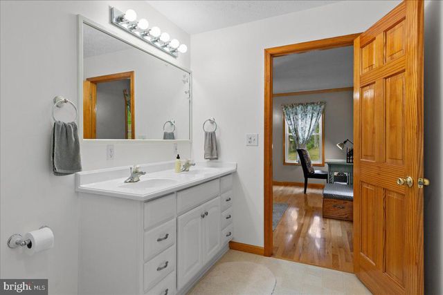 906 CAUTHORN MILL DR, Middletown, VA 22645