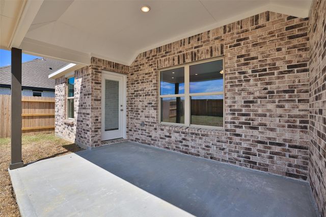 1526 Waterway Reach Drive, Dayton, TX 77535