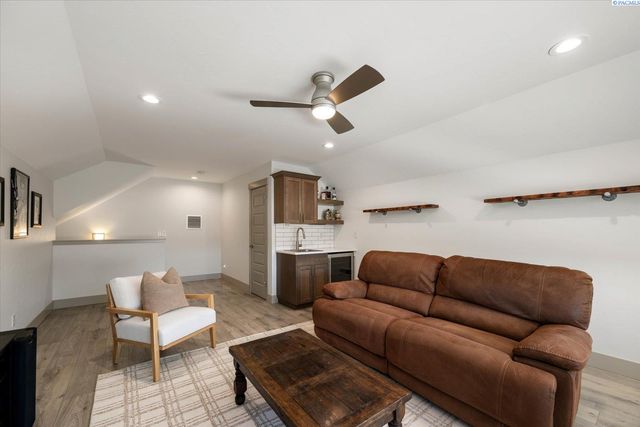 3905 Orchard St, West Richland, WA 99353