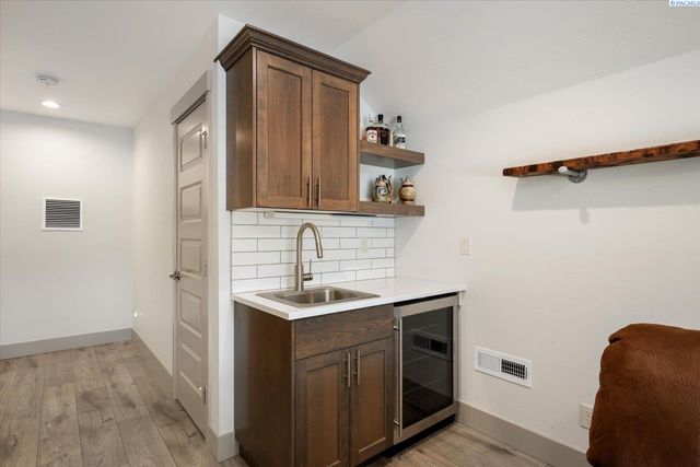 3905 Orchard St, West Richland, WA 99353