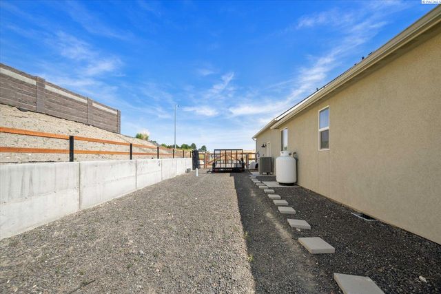 3905 Orchard St, West Richland, WA 99353