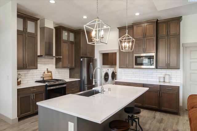 3905 Orchard St, West Richland, WA 99353