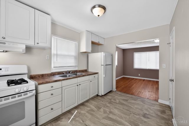 1923 Ashbrook Drive, Cincinnati, OH 45238