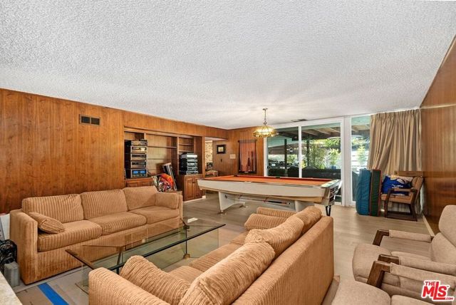 6505 S Halm Avenue, Los Angeles, CA 90056