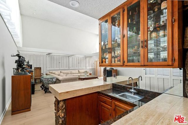 6505 S Halm Avenue, Los Angeles, CA 90056
