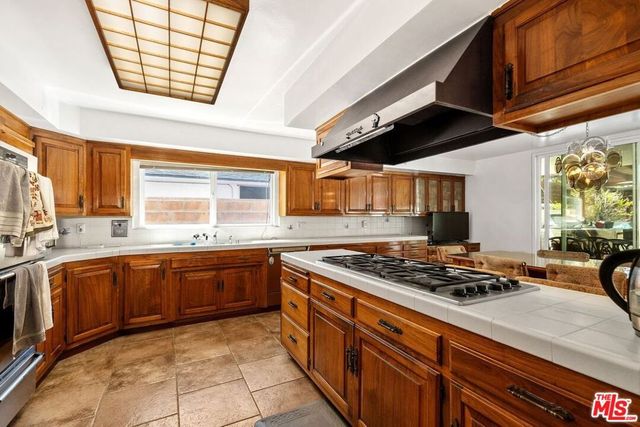 6505 S Halm Avenue, Los Angeles, CA 90056