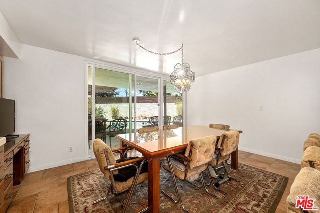 6505 S Halm Avenue, Los Angeles, CA 90056