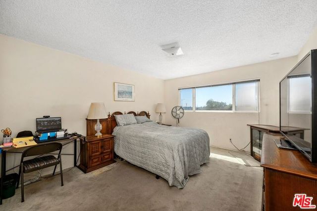 6505 S Halm Avenue, Los Angeles, CA 90056