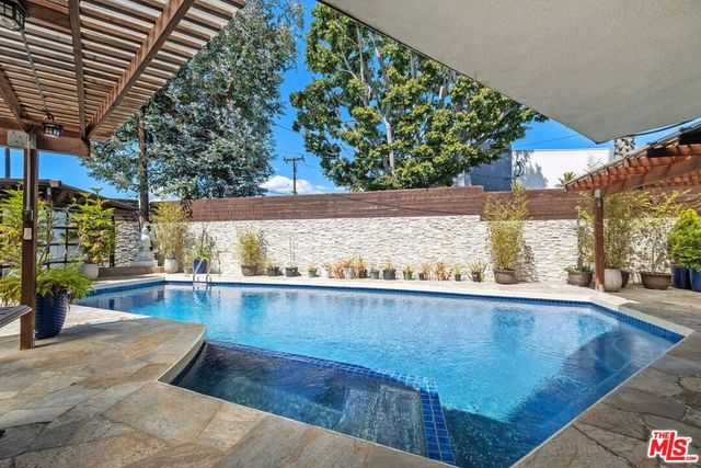 6505 S Halm Avenue, Los Angeles, CA 90056