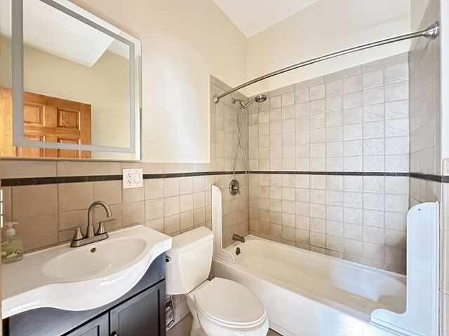 2028 N Hamlin Avenue 2, Chicago, IL 60647