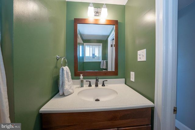 43 NETHERWOOD DR, Springfield, PA 19064