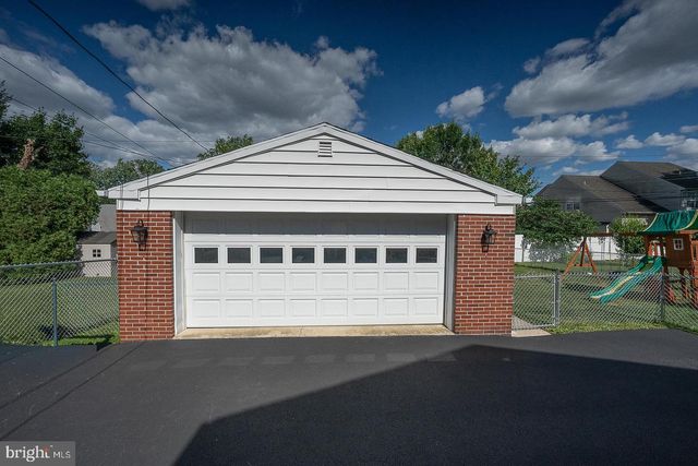 43 NETHERWOOD DR, Springfield, PA 19064