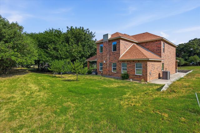 7200 Courtney Drive, Azle, TX 76020