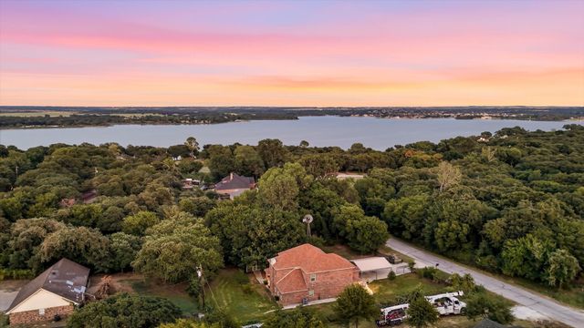 7200 Courtney Drive, Azle, TX 76020