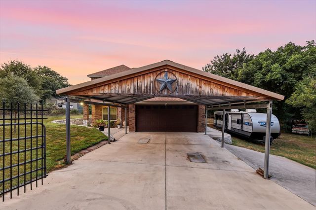 7200 Courtney Drive, Azle, TX 76020