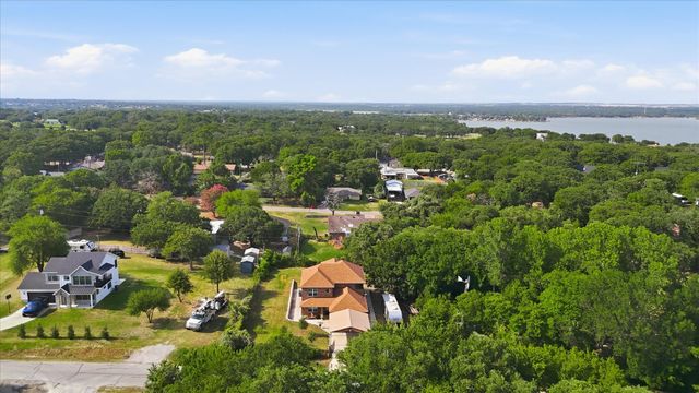 7200 Courtney Drive, Azle, TX 76020