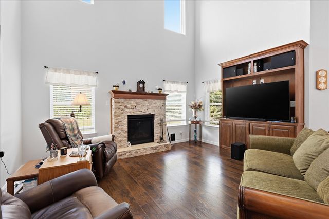 7200 Courtney Drive, Azle, TX 76020