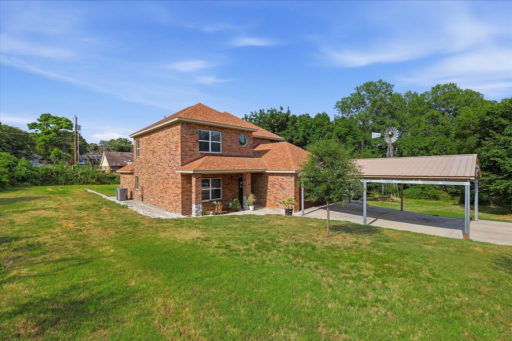 7200 Courtney Drive, Azle, TX 76020