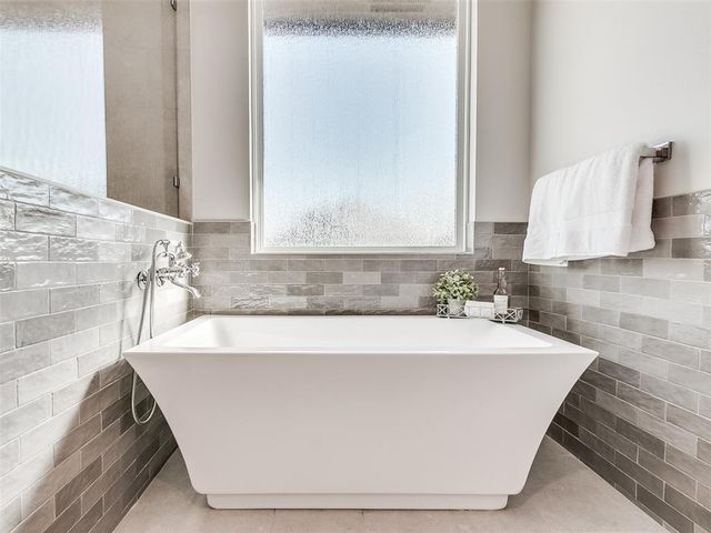 4824 Pont Neuf Road, Edmond, OK 73034