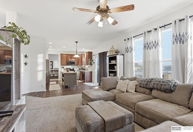 2121 Glacier Drive, Papillion, NE 68046