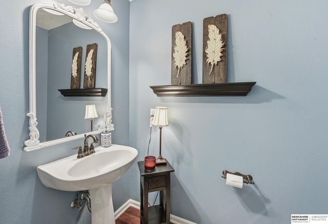 2121 Glacier Drive, Papillion, NE 68046