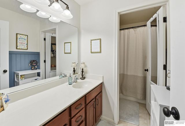 2121 Glacier Drive, Papillion, NE 68046