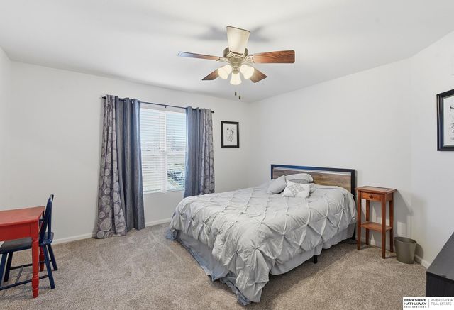 2121 Glacier Drive, Papillion, NE 68046