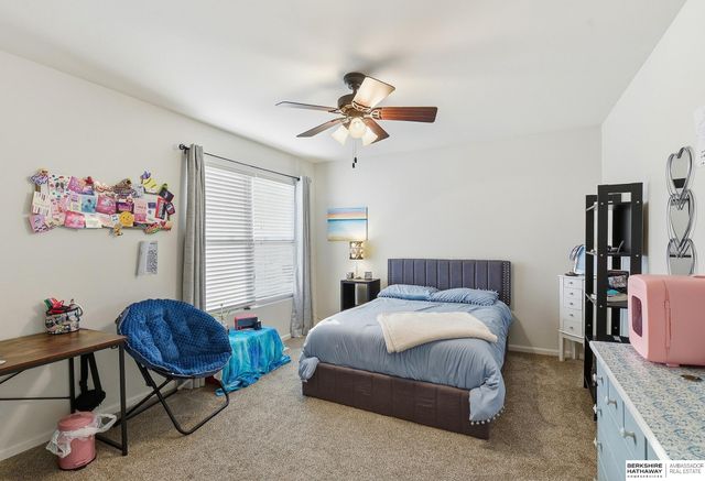 2121 Glacier Drive, Papillion, NE 68046