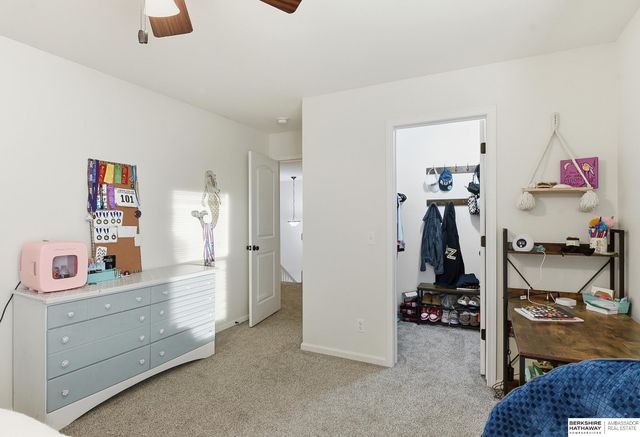 2121 Glacier Drive, Papillion, NE 68046