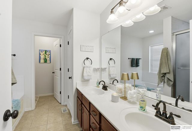 2121 Glacier Drive, Papillion, NE 68046