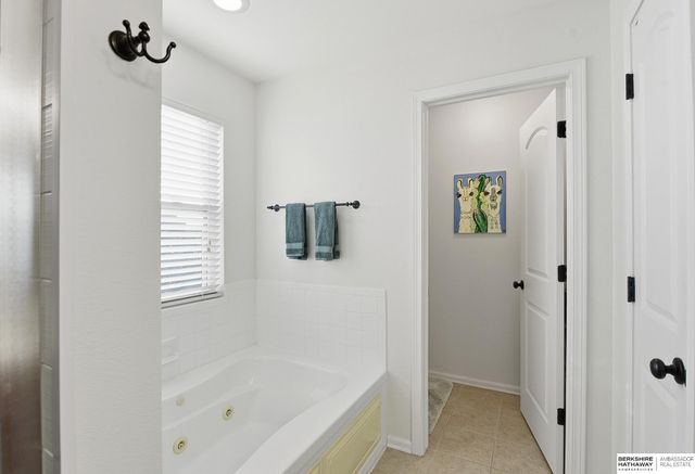 2121 Glacier Drive, Papillion, NE 68046