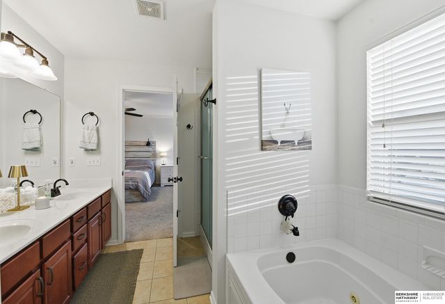 2121 Glacier Drive, Papillion, NE 68046