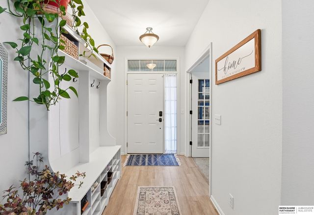 2121 Glacier Drive, Papillion, NE 68046