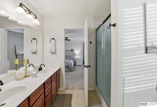 2121 Glacier Drive, Papillion, NE 68046