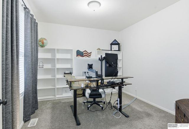 2121 Glacier Drive, Papillion, NE 68046